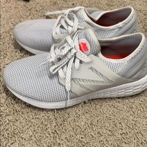 New balance white tennis shoes! Women’s 8.5